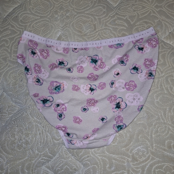 A bundle of 3 pairs of Victoria Secrets panties in a size XL. - Picture 10 of 11